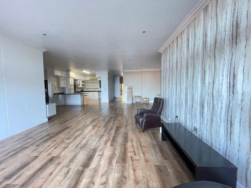 Modern 4-Bedroom Apartment for Rent in Musgrave - Photo 5