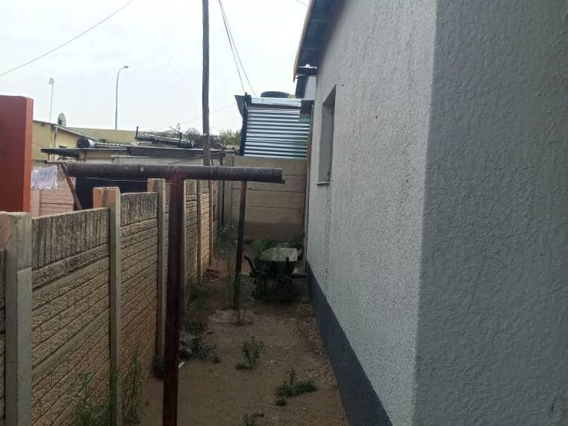 Big home for sale. - Photo 10