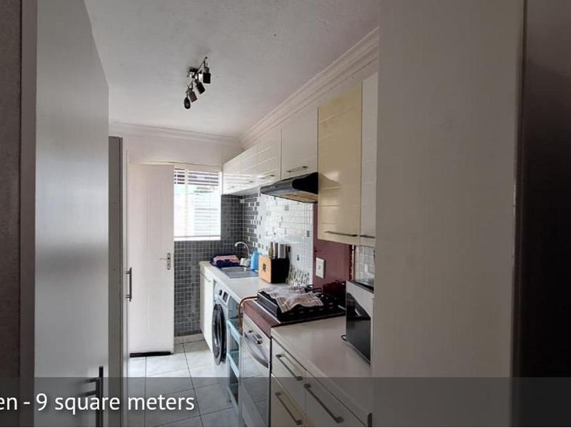 Charming two bedroom townhouse in Birch Acres - Photo 8