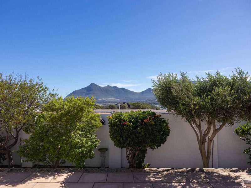 Charming, Secure Living in a Prime Location! - Photo 7