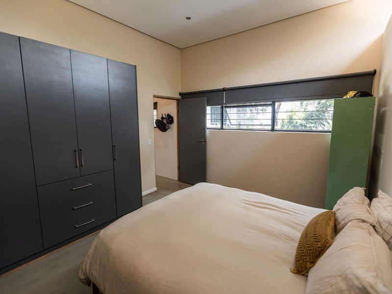 Modern, Private Living in a Prestigious Waterkloof Ridge Street - Photo 10