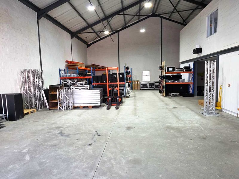 Double Volume Warehouse in Excellent Condition - Photo 4