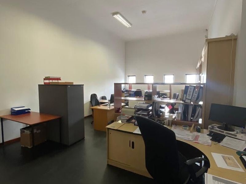 Office Building in Windhoek West - Photo 6