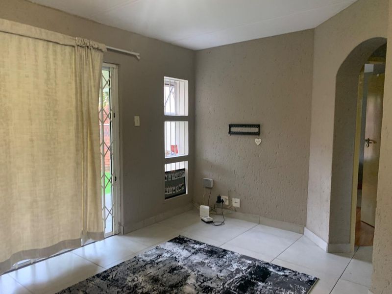 Stunning 3-Bedroom Apartment for Sale in Winchester Hills - Photo 4