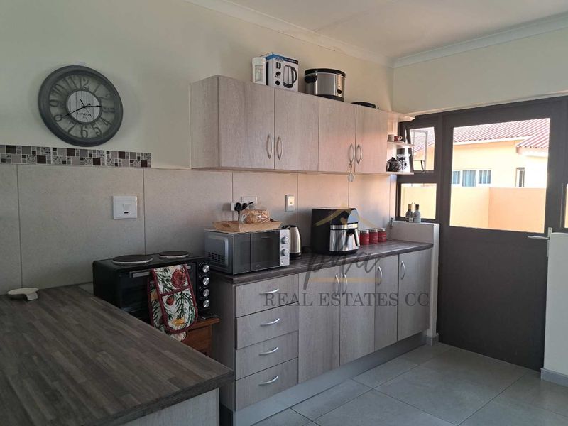 Modern, very neat 2 bedr Townhouse with spacious courtyard for sale in Walvis Bay - Photo 6