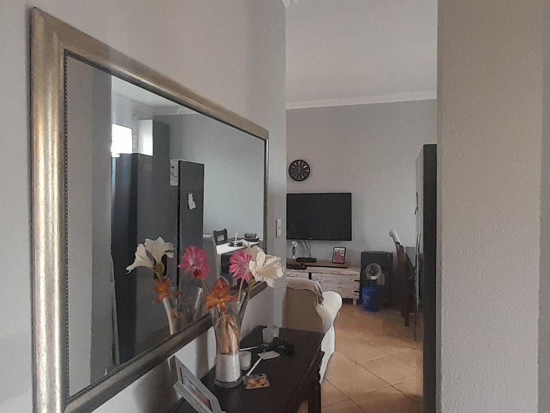 "Your Cozy Haven Awaits!" - Photo 4