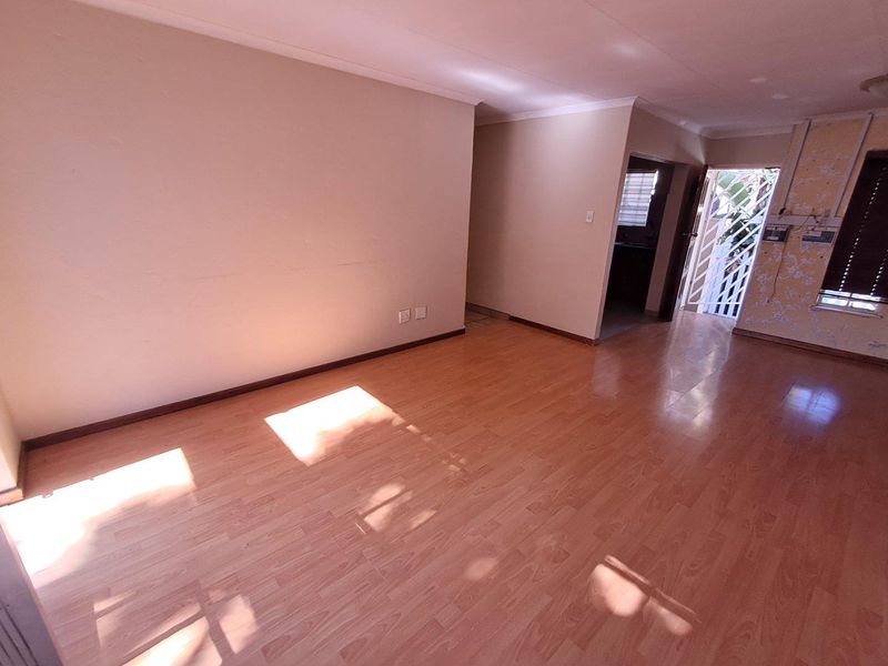 3 Bedroom Town House In Rushmere Manor The Reeds - Photo 5
