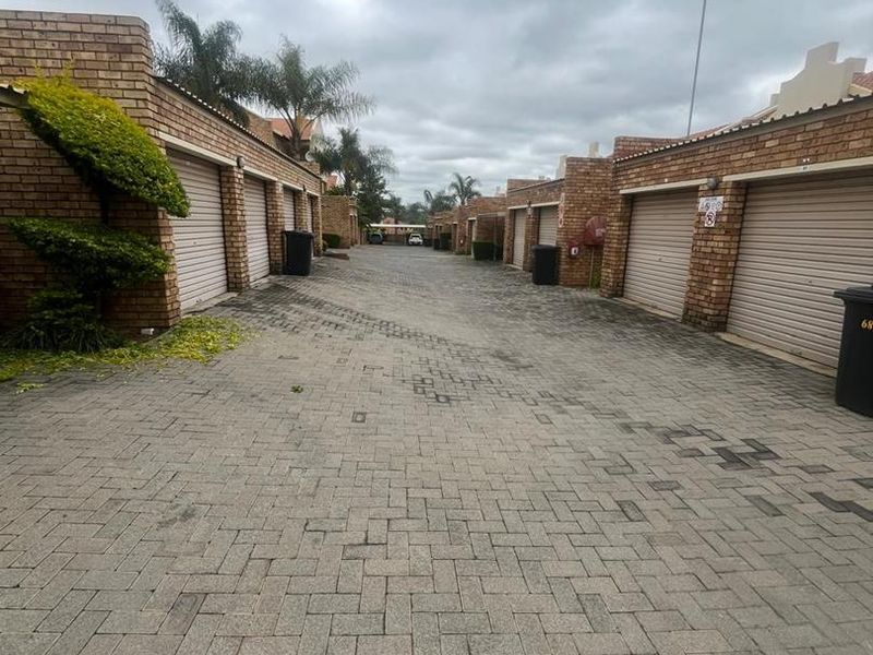 Ground Floor 2 Bedroom apartment - Photo 4