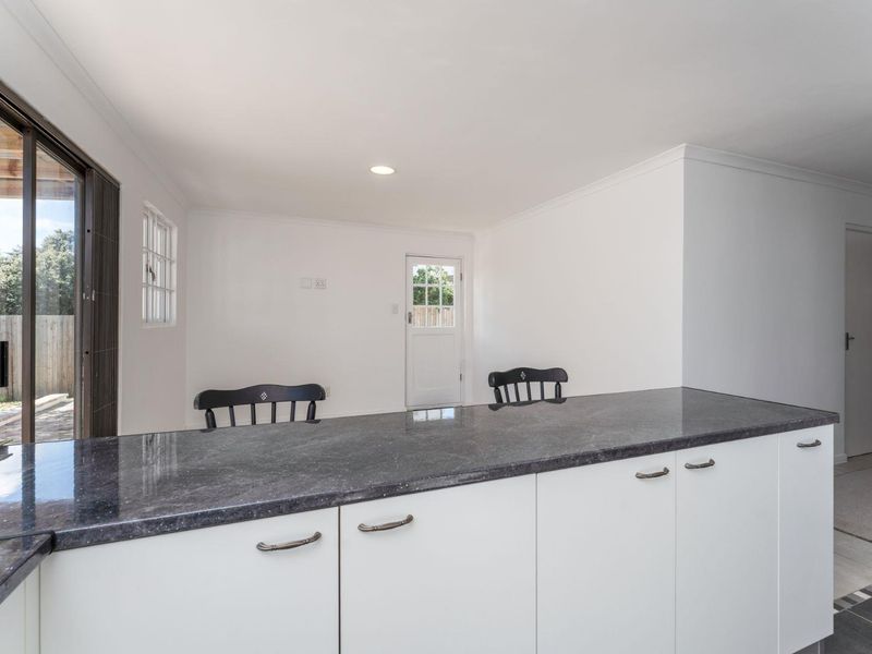 2 Bedroom, 2 Bathroom - Photo 7