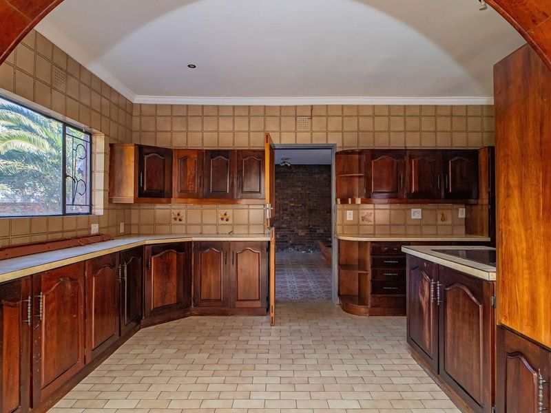 Timeless Elegance Meets Modern Comfort in Lakefield - Photo 8