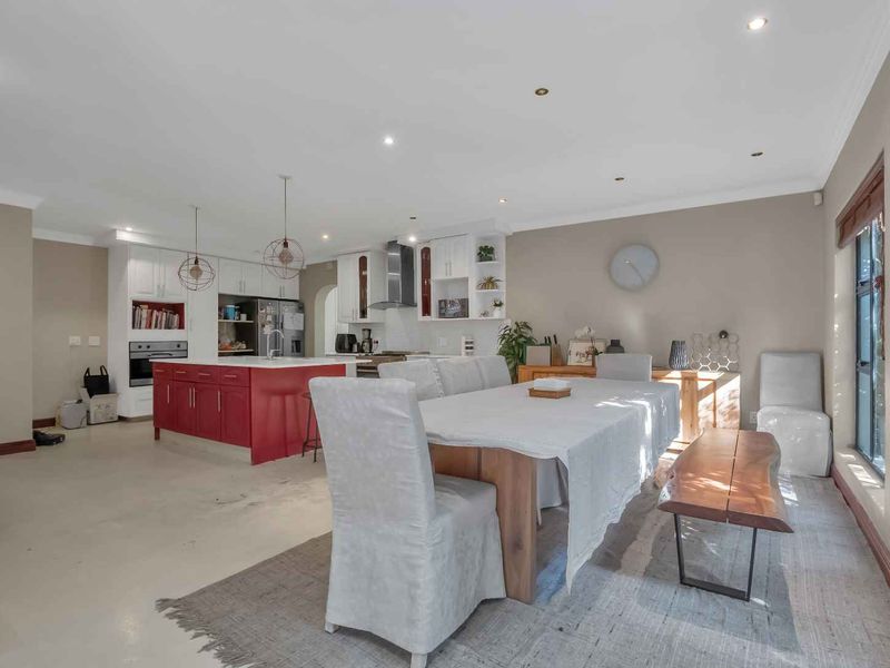 LARGE FAMILY HOME CLOSE TO GREEN BELT - Photo 9