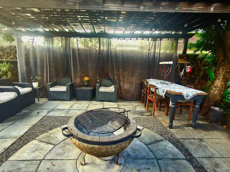 AN ELEGANT BLEND OF CLASS, COMFORT AND EFFORTLESS ENTERTAINMENT - Photo 4