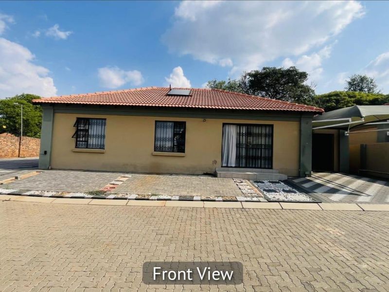 3 Bedroom House for Sale in Amandasig, Pretoria - Photo 3