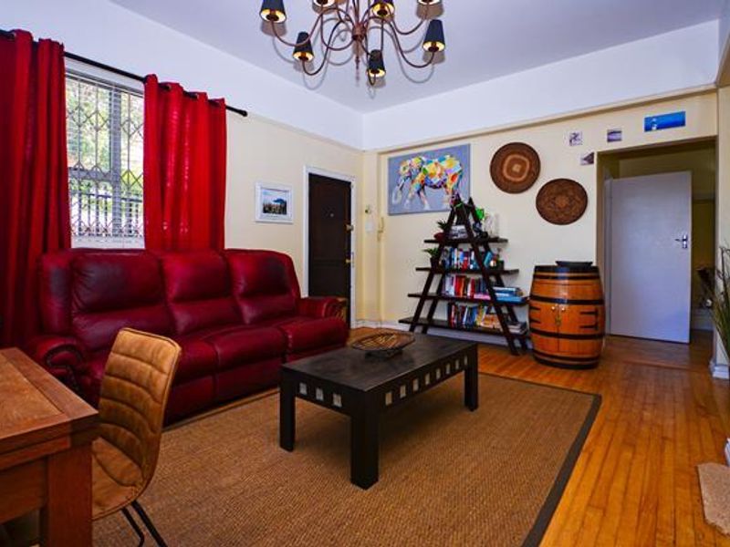 Furnished 2 bedroom with private patio - Photo 6