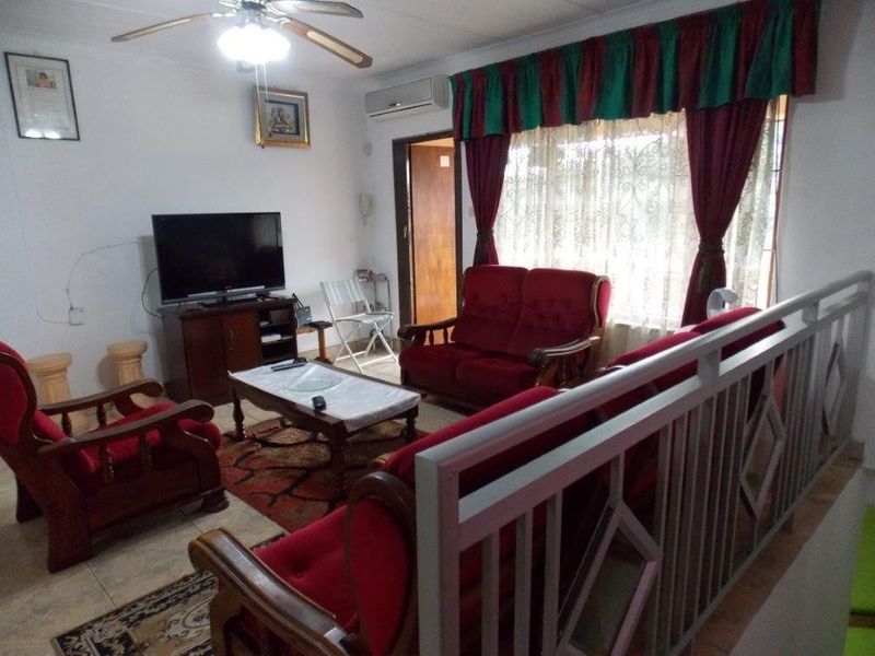 WELL MAINTAINED AND NEAT 5 BED HOUSE IN KHARWASTAN - Photo 7