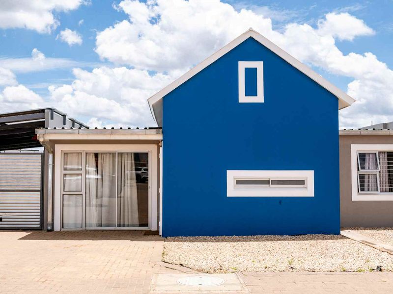 Rare Find! Spacious Single-Level Townhouse in Secure, Pet-Friendly Complex - Photo 7