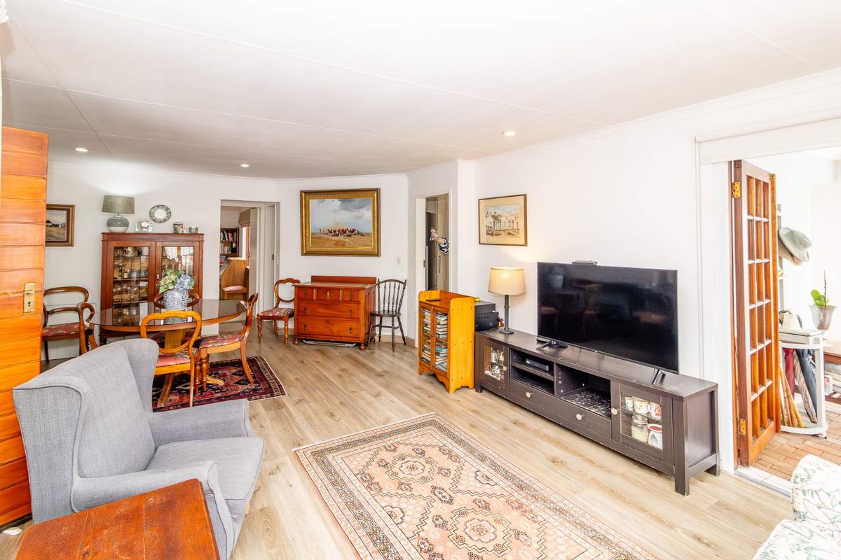 Where peaceful living meets effortless comfort! - Photo 3