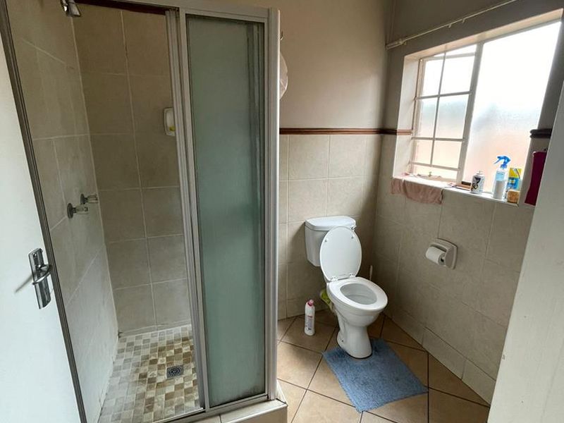 2 Bedroom Top unit in Die Hoewes - Photo 6