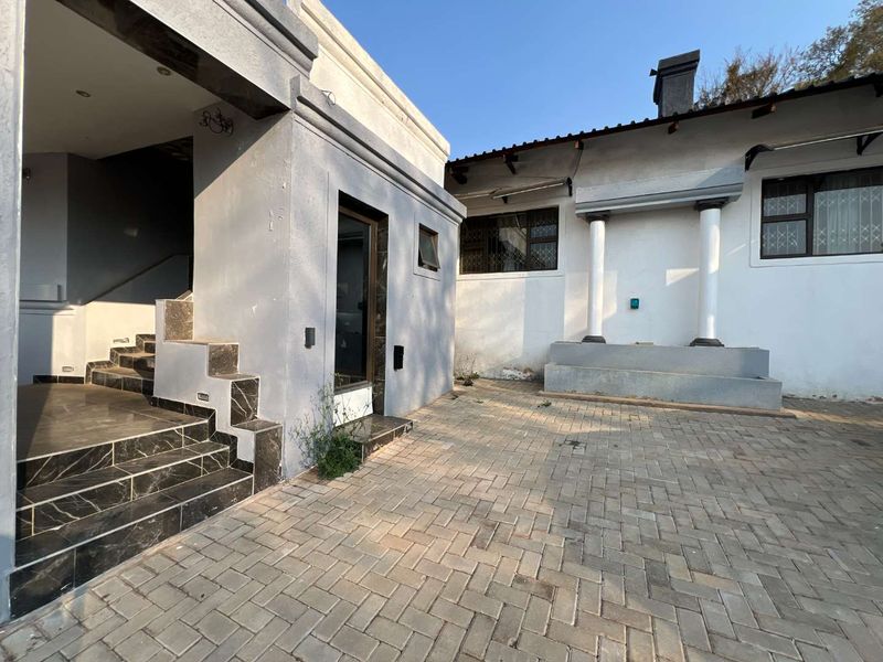 Spacious -5 Bedroom Home in Muckleneuck – Ideal for Family Living or Business - Photo 3