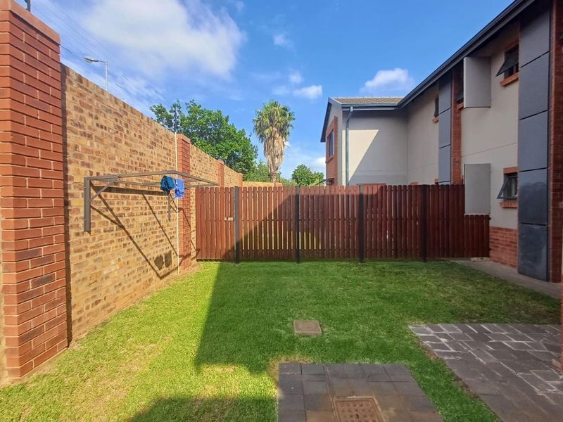 3 Bedroom 2.5 Bathroom For Sale - Photo 9