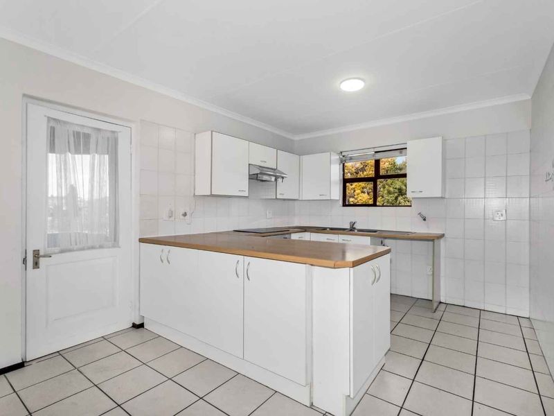 2 BEDROOM, 2 BATHROOM APARTMENT FOR SALE IN FOURWAYS - Photo 4
