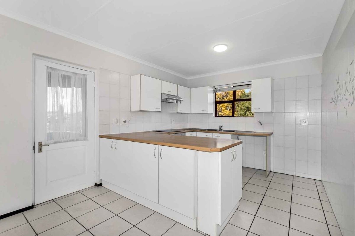 2 BEDROOM, 2 BATHROOM APARTMENT FOR SALE IN FOURWAYS - Photo 4