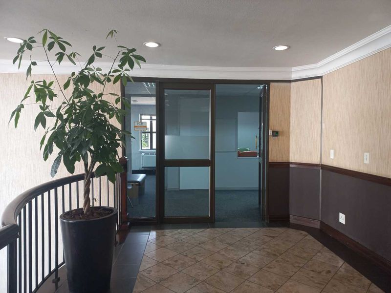 1st floor vacancy with secure office park, available 1 November! - Photo 4