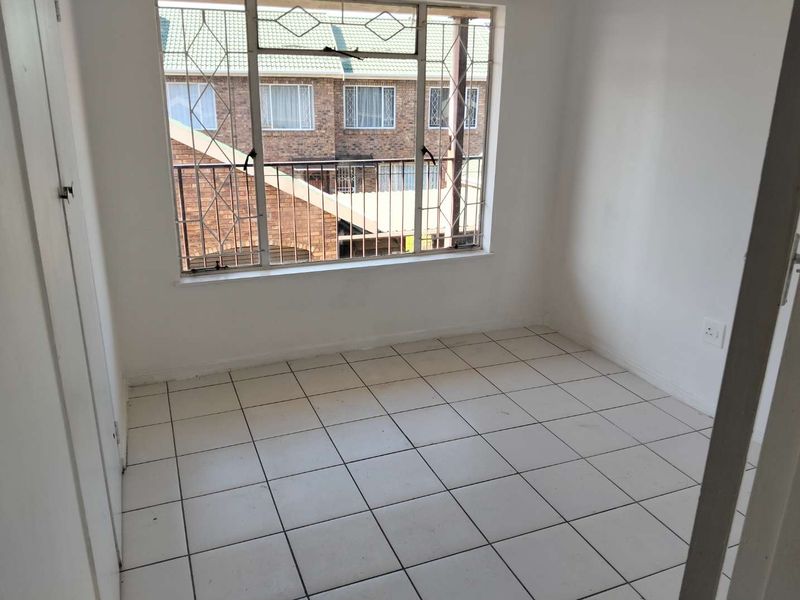 2 Bedroom townhouse for sale - Photo 4