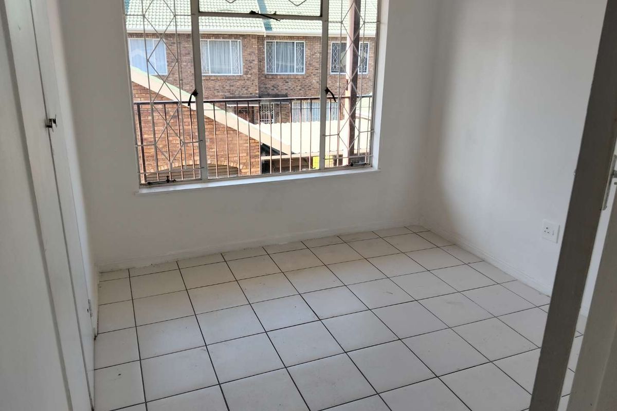 2 Bedroom townhouse for sale - Photo 4