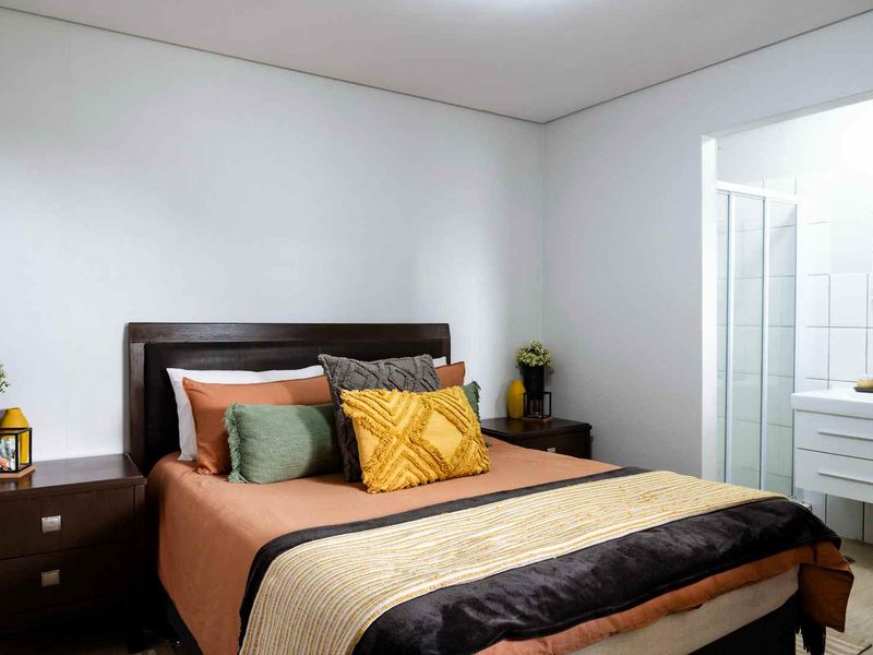 Discover this styling 2 bed, 2bath, single garage lock up and go gem! - Photo 5