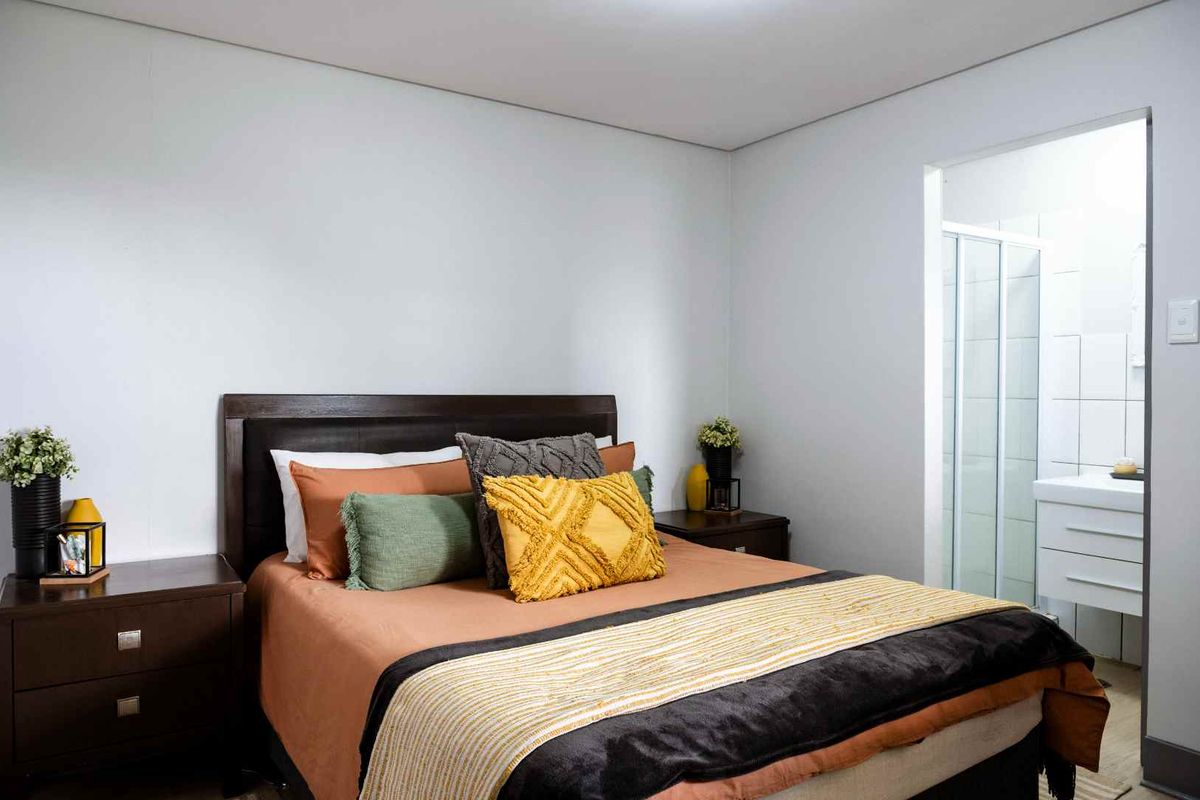 Discover this styling 2 bed, 2bath, single garage lock up and go gem! - Photo 5