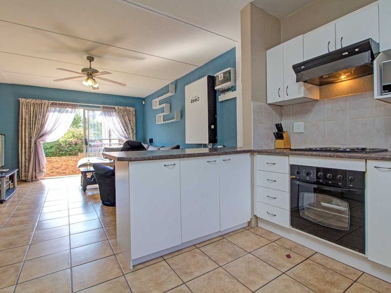 Vibrant Lifestyle: Modern Townhouse with All the Extras! - Photo 4