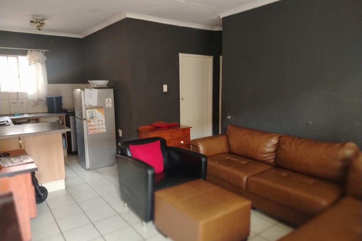 A 2 BEDROOM APARTMENT - Photo 4