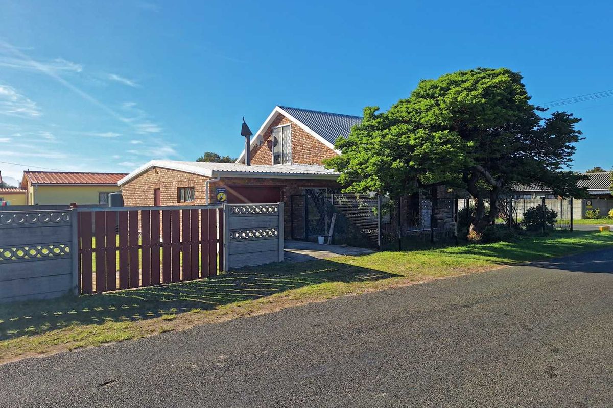 Versatile Family Home with Expansion Potential! Exclusive Mandate! - Photo 3