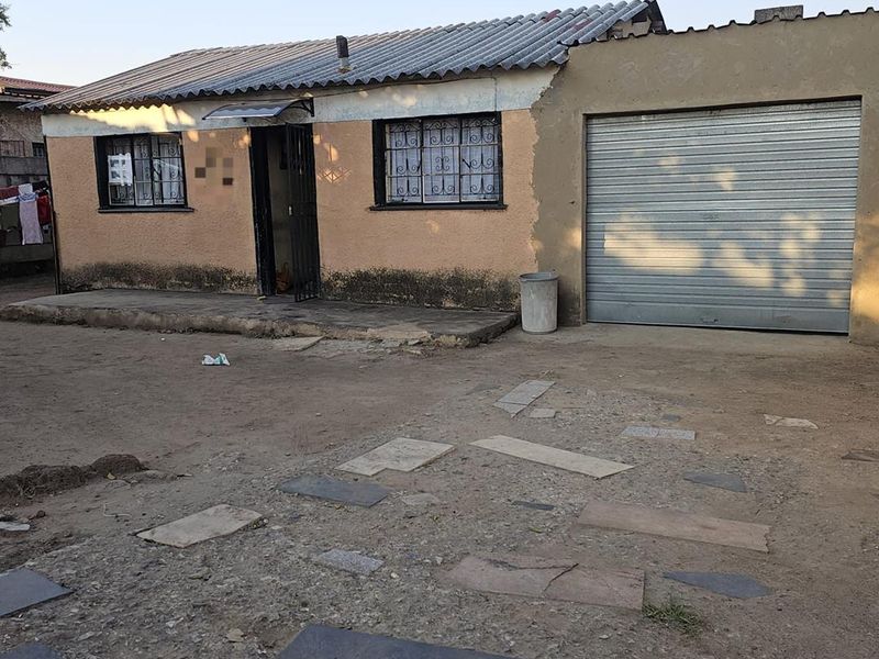 "Tembisa Gem: 4-Room House with 5 Rental Rooms & Garage!" - Photo 9