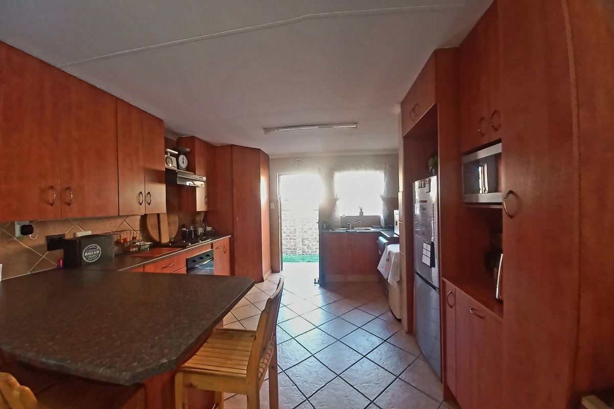 A SPACIOUS HOME - Photo 3