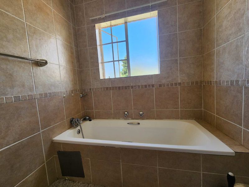 Two Bedroom Apartment In Sought After Complex - Photo 9