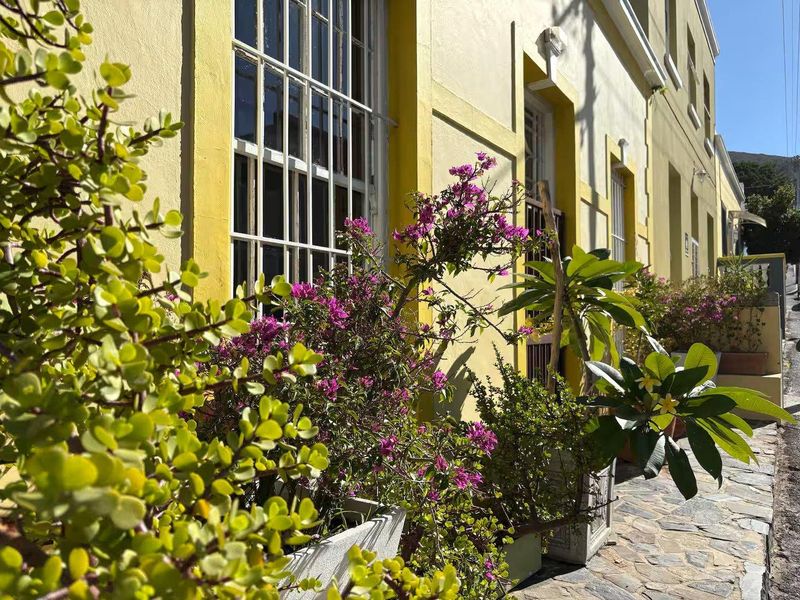 Charming Fully Furnished Cottage in the Heart of Bo-Kaap 6-Month Rental Opportunity - Photo 3