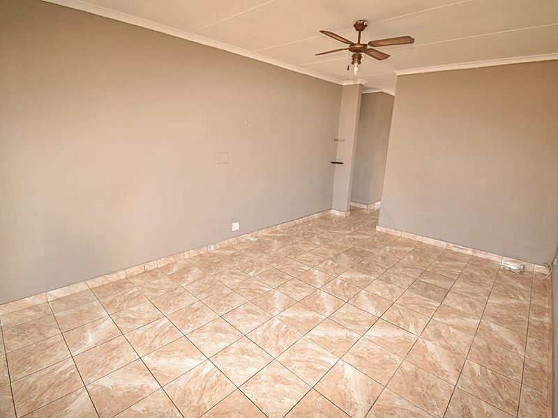 Third Floor Apartment - Photo 5