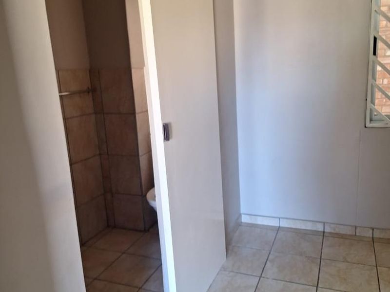 Bachelor flat - Photo 8
