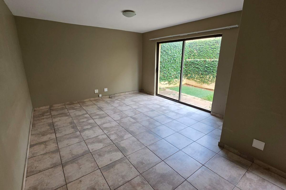 3 Bedroom 2.5 Bathroom Townhouse in Melodie - Photo 4