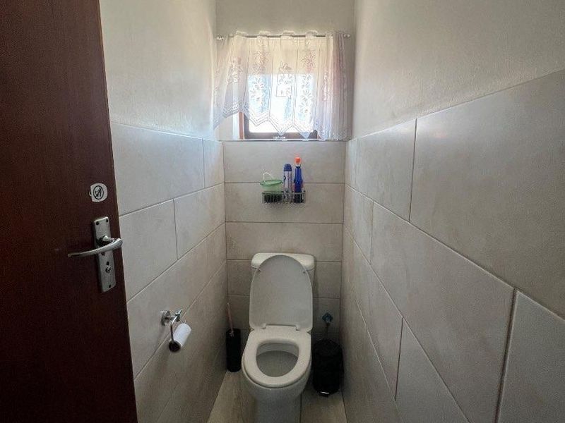 2 Bedroom Flat For Sale In Maitland - Photo 10