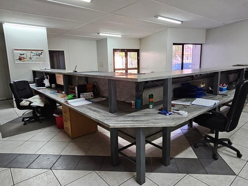 Office for Sale in Southern Industrial Area - Photo 4