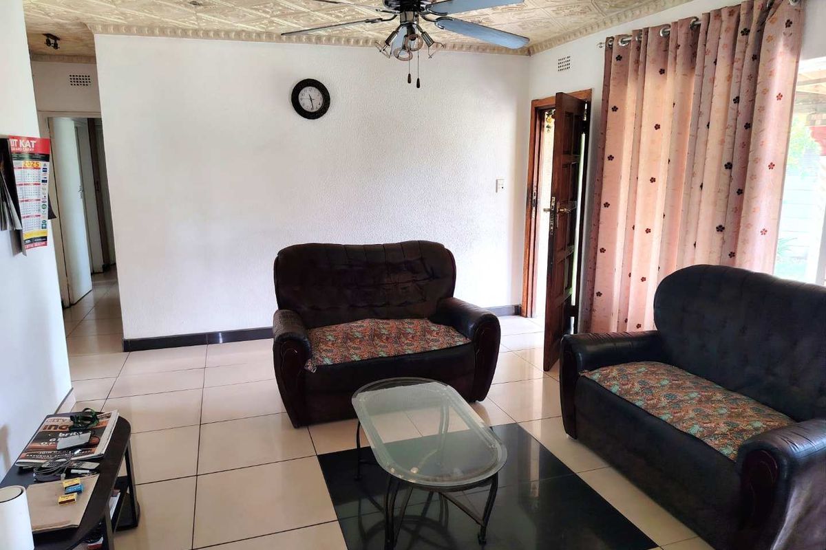 Diamond in the Rough in Sought-After Mackenzie Park, Benoni,3 Bedroom , 1 Bathroom on large stand. - Photo 4