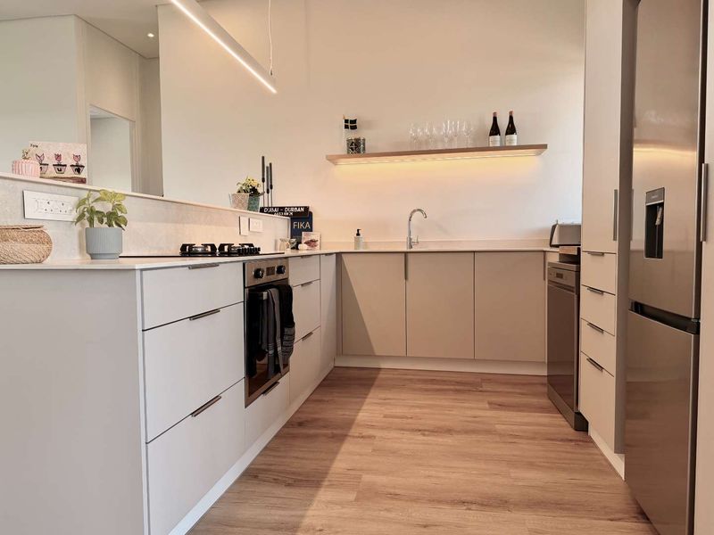 Renovated 4 Bedroom Townhouse with Sea View - Photo 2