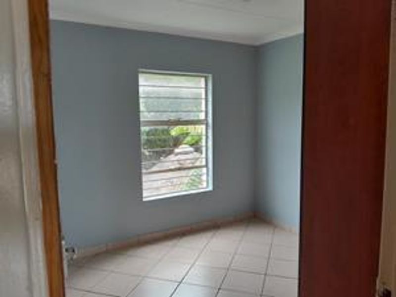 House to Rent - Photo 5