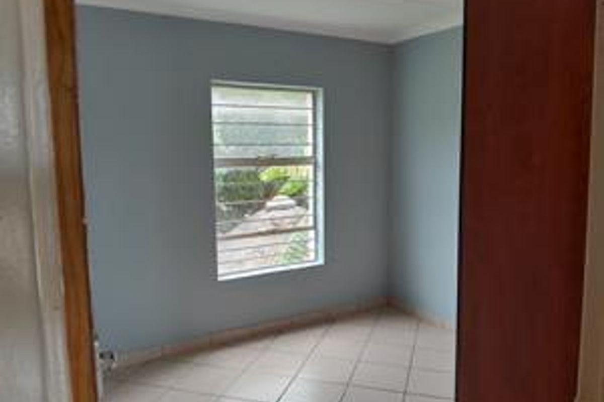 House to Rent - Photo 5