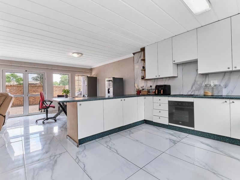 Your 3 bed, 2 bath Ferndale Dream Townhouse Awaits! - Photo 7