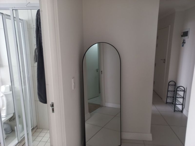 Easy living in the CBD, ideal for a young professional couple or 2 varsity students. - Photo 9