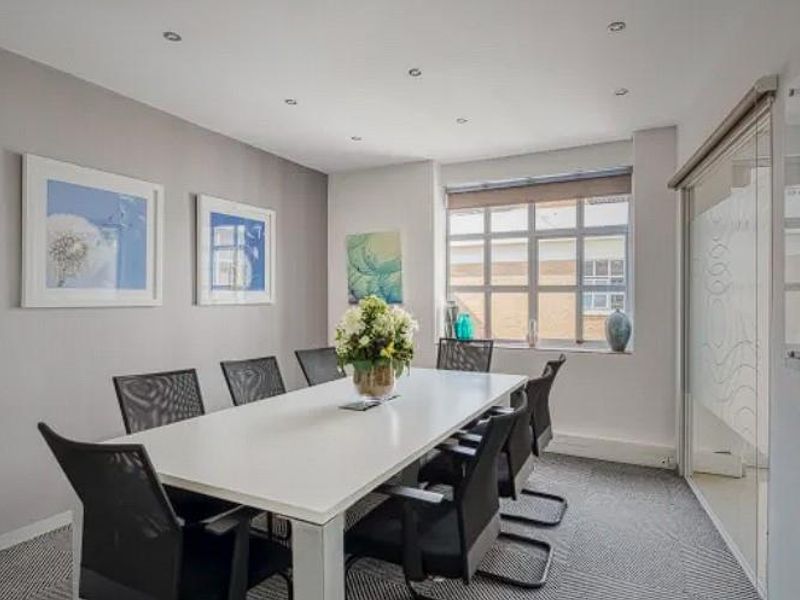 Serviced office space for 10 persons in Regus Surrey Avenue - Photo 1